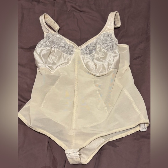 Glamor-Trol Elegant Cream Lace Bodshaper - 46D - Picture 1 of 7